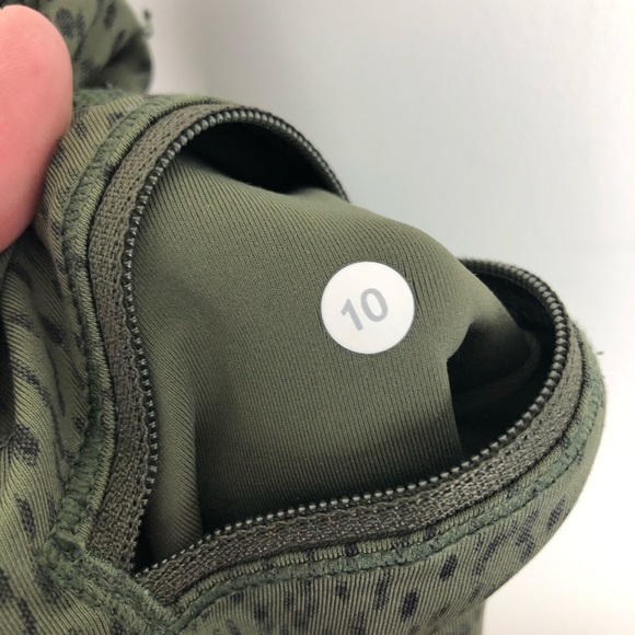 Lululemon green pattern crop leggings t345 - Picture 7 of 8